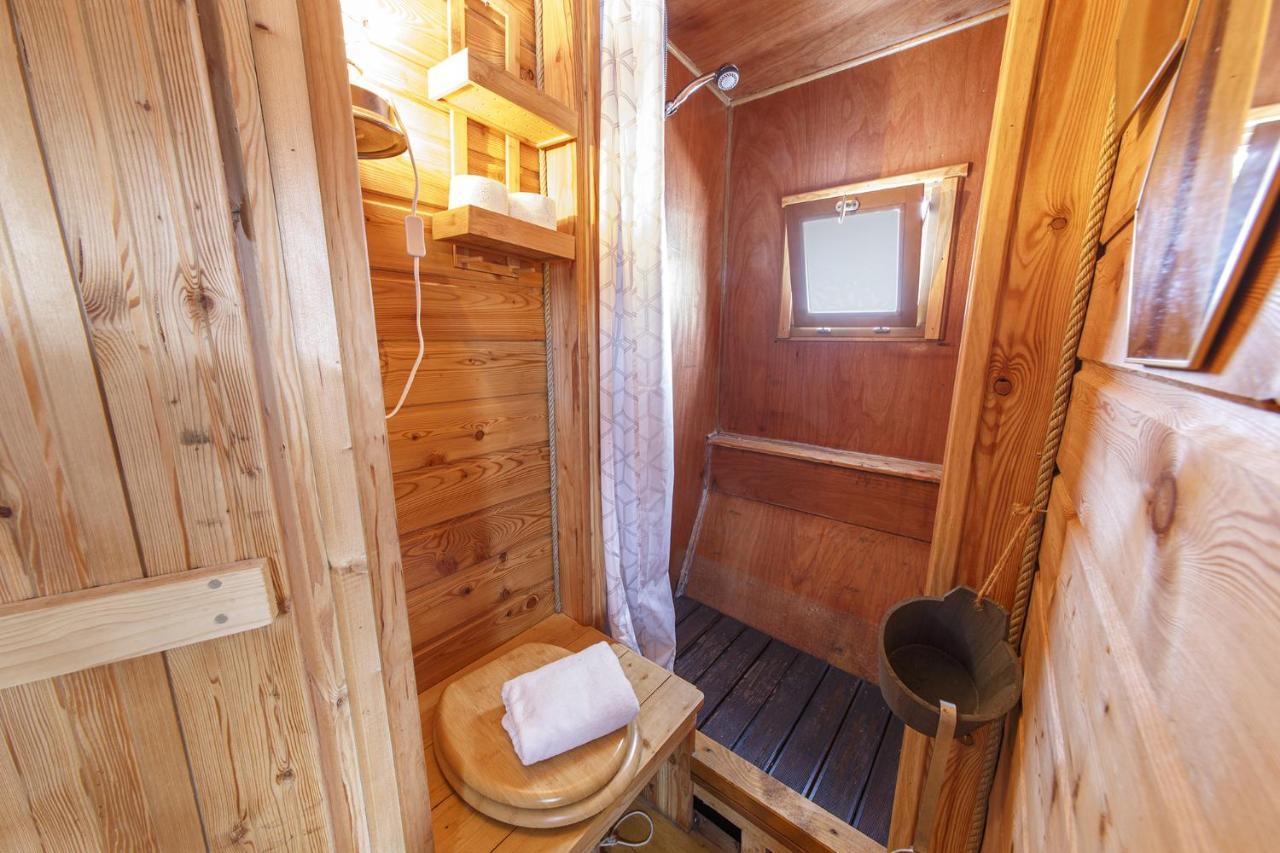 Logement Insolite La Toue Cabanee Centre Ville Angers Ngoại thất bức ảnh